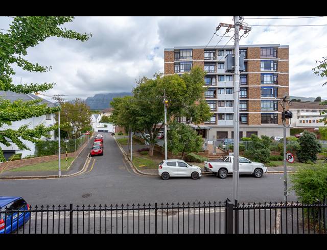 2 BEDROOM APARTMENT FOR SALE IN RONDEBOSCH